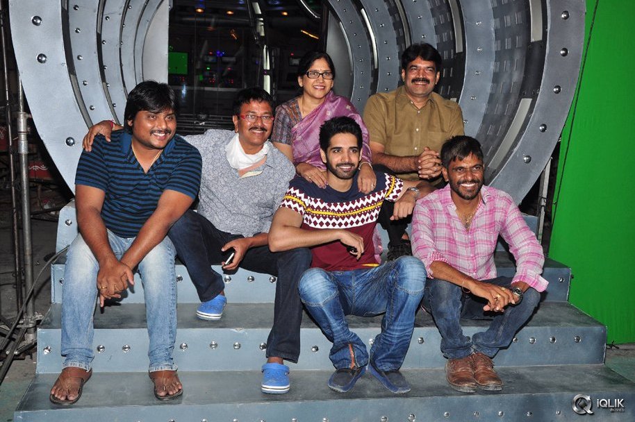 Aatadukundam-Raa-Movie-Press-Meet